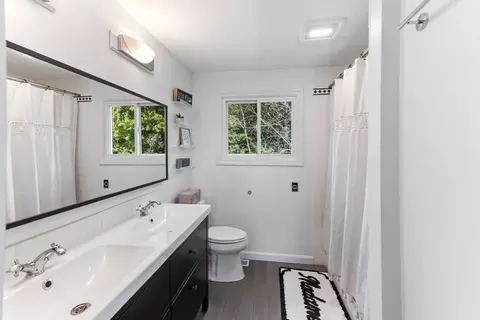 Bath - 3 Forest Park Dr, Mendon, MA 01756 photo 2 of 2