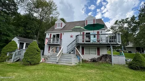 77 Willow Ln, Cheshire, MA 01225