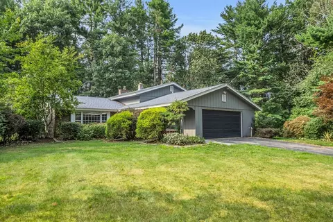 3 Country Club Dr, Chelmsford, MA 01824
