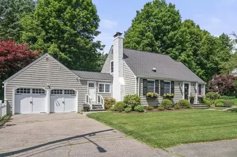 61 Kirkland Cir, Wellesley, MA 02481