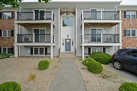 4 Chapel Hill Dr #9, Plymouth, MA 02360