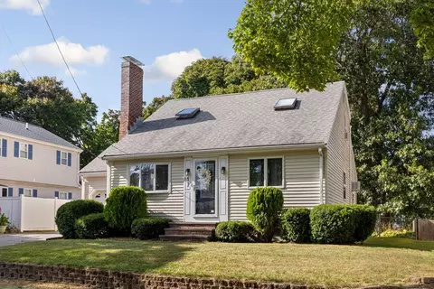 17 Lewis St, Reading, MA 01867 photo 2