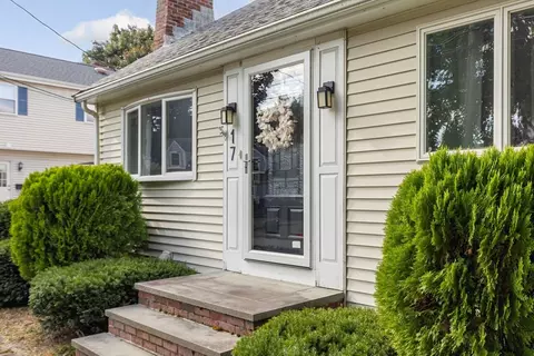17 Lewis St, Reading, MA 01867 photo 3