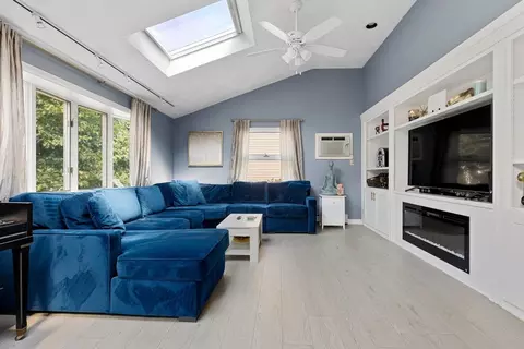 17 Lewis St, Reading, MA 01867 photo 5