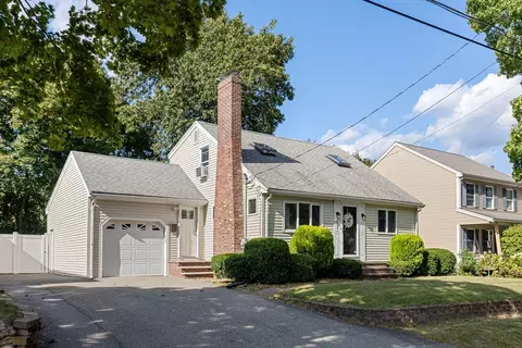 17 Lewis St, Reading, MA 01867