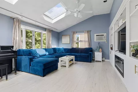 17 Lewis St, Reading, MA 01867 photo 4