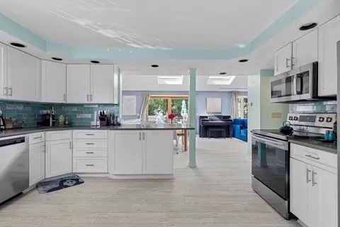17 Lewis St, Reading, MA 01867 photo 9