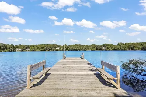 74 Herring Run Dr, Barnstable, MA 02632
