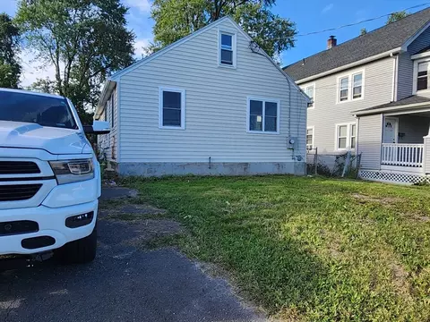 37 White St, Chicopee, MA 01013 photo 2