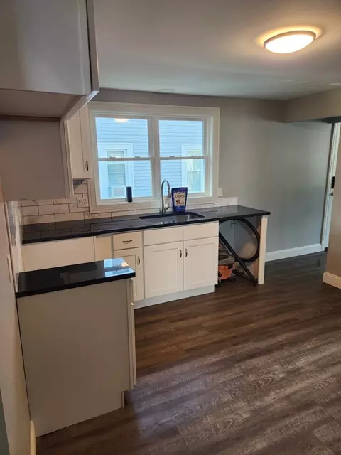 37 White St, Chicopee, MA 01013 photo 6