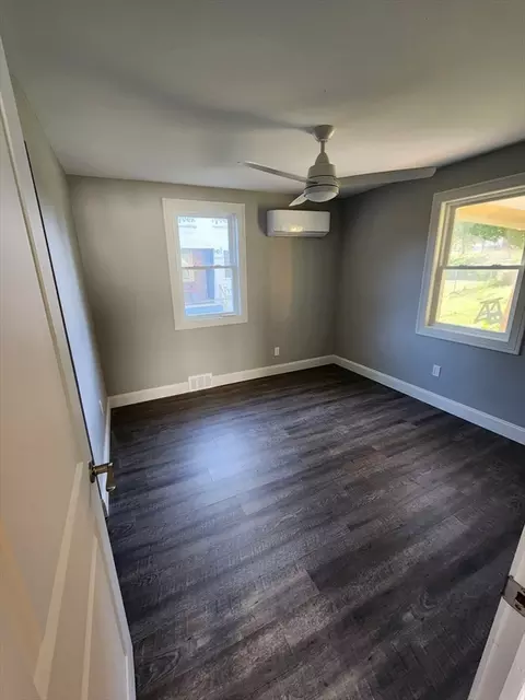 37 White St, Chicopee, MA 01013 photo 11