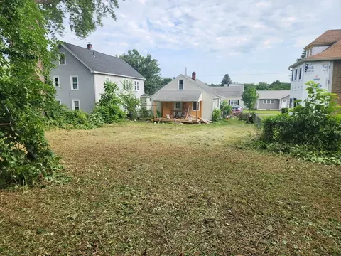 37 White St, Chicopee, MA 01013 photo 3