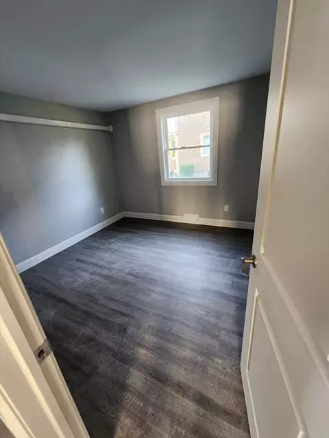 37 White St, Chicopee, MA 01013 photo 14