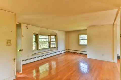 Living - 14 Crosby St, Webster, MA 01570 photo 4 of 8