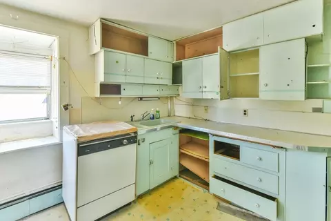 Kitchen - 14 Crosby St, Webster, MA 01570 photo 2 of 5