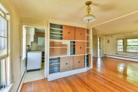 Living - 14 Crosby St, Webster, MA 01570 photo 5 of 8