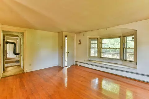 Living - 14 Crosby St, Webster, MA 01570 photo 3 of 8