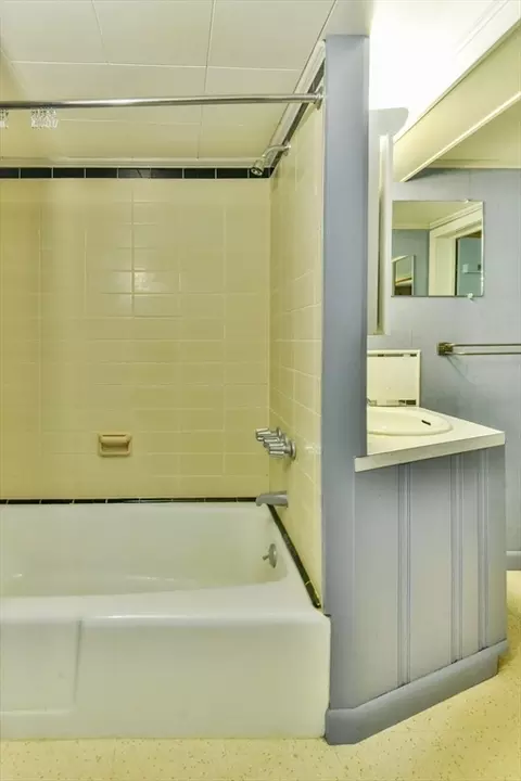 Bath - 14 Crosby St, Webster, MA 01570 photo 3 of 3