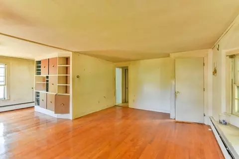 Living - 14 Crosby St, Webster, MA 01570 photo 2 of 8