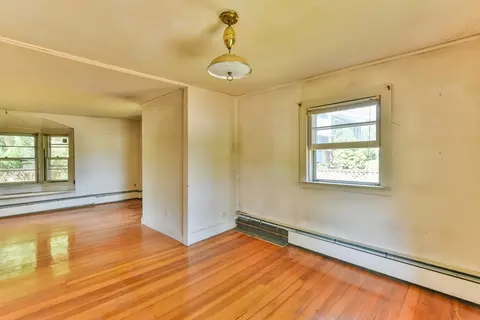 Living - 14 Crosby St, Webster, MA 01570 photo 6 of 8