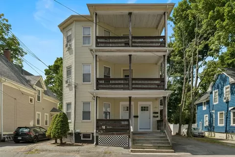 7 Foster St, Attleboro, MA 02703