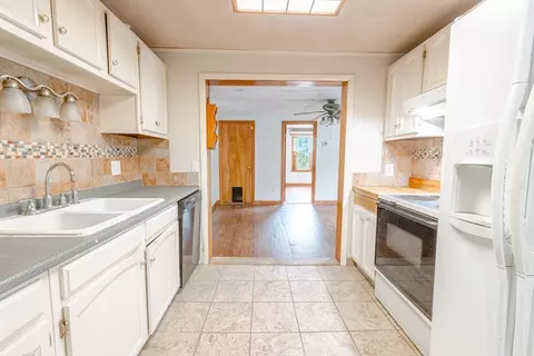 60 North St, Ware, MA 01082 photo 3
