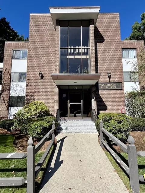 974-976 Main St #17, Melrose, MA 02176