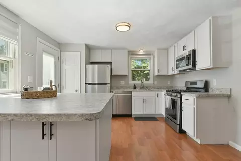 40 Oregon Rd, Tewksbury, MA 01876