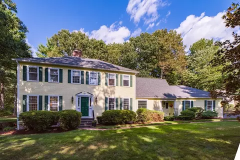 4 Deerfield Dr, Medfield, MA 02052