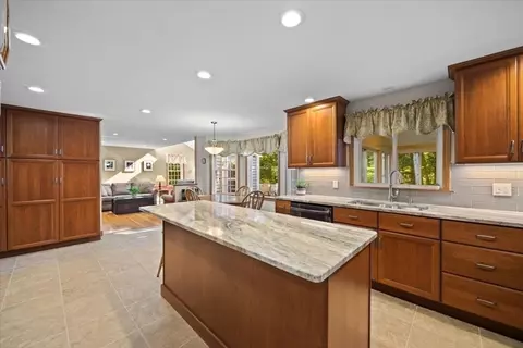 181 Devon St, Taunton, MA 02780 photo 6
