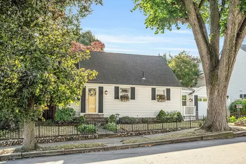 21 Stevens St, Lawrence, MA 01843