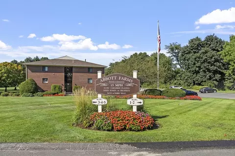 134 Abbott Farm Ln #134, Hudson, NH 03051