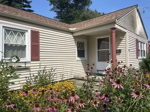 40 Forest Glen Dr, Northampton, MA 01062