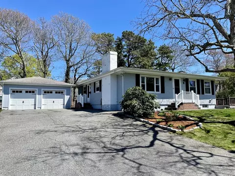 6 Estey Ave, Barnstable, MA 02601