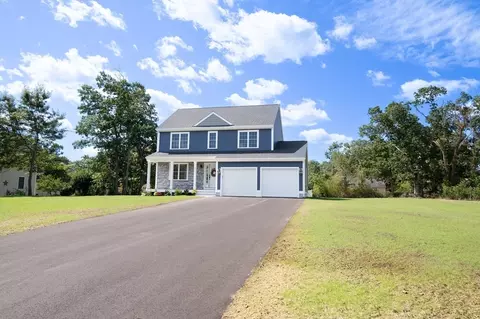 15 Thomas Ave, Attleboro, MA 02703