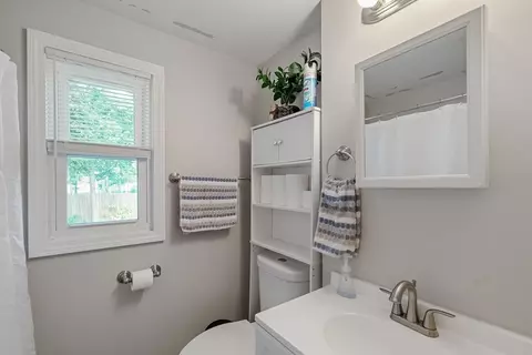 Bath - 95 Eddy St, Springfield, MA 01104 photo 1 of 1