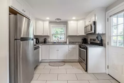 Kitchen - 95 Eddy St, Springfield, MA 01104 photo 1 of 2