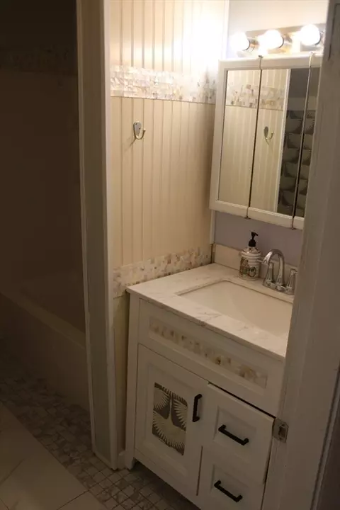 Bath - 7 State Rd, South Deerfield, MA 01373 photo 2 of 4