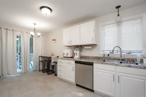 12-14 Sylvan St, Springfield, MA 01108 photo 4
