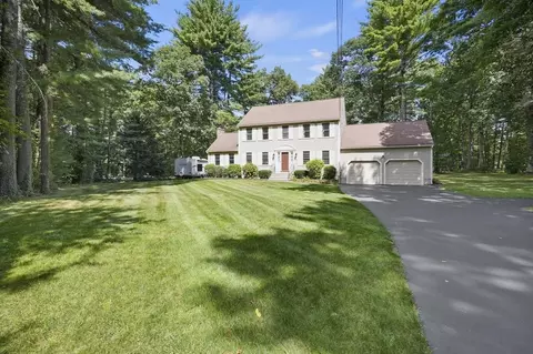 36 Bellingham St, Mendon, MA 01756