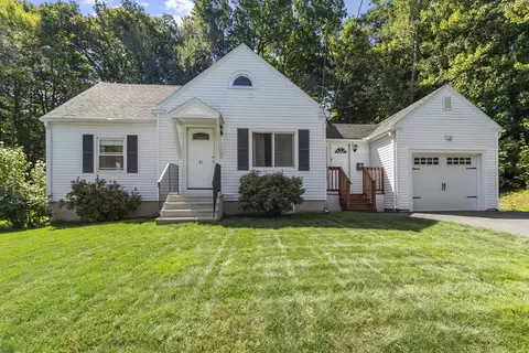 81 Seneca St, Fitchburg, MA 01420