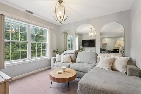 707 Gazebo Cir #707, Reading, MA 01867