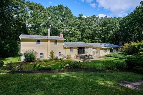 286 Coles Meadow Rd, Northampton, MA 01060