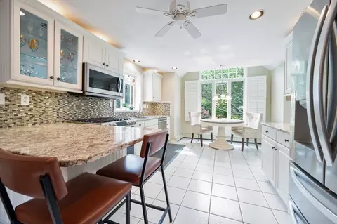 Kitchen - 8 Nelson Cir, Mashpee, MA 02649 photo 4 of 6