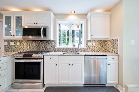 Kitchen - 8 Nelson Cir, Mashpee, MA 02649 photo 2 of 6