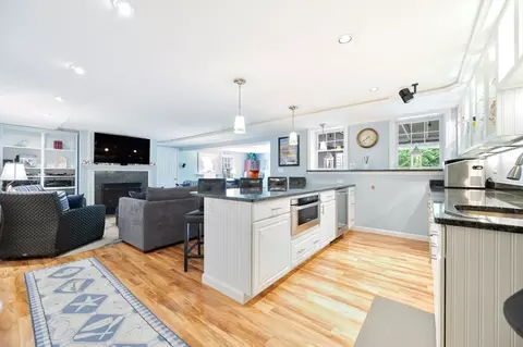 Kitchen - 8 Nelson Cir, Mashpee, MA 02649 photo 5 of 6