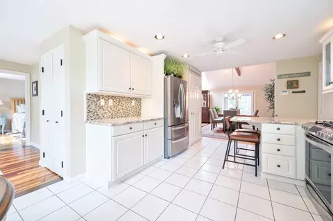Kitchen - 8 Nelson Cir, Mashpee, MA 02649 photo 3 of 6