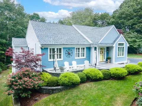 8 Nelson Cir, Mashpee, MA 02649
