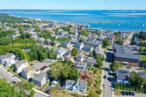 7 Allerton St, Plymouth, MA 02360
