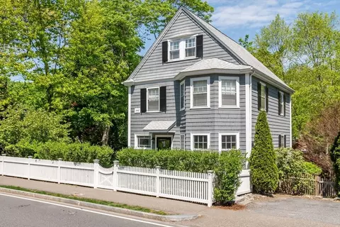 25 Glen Rd, Wellesley, MA 02481